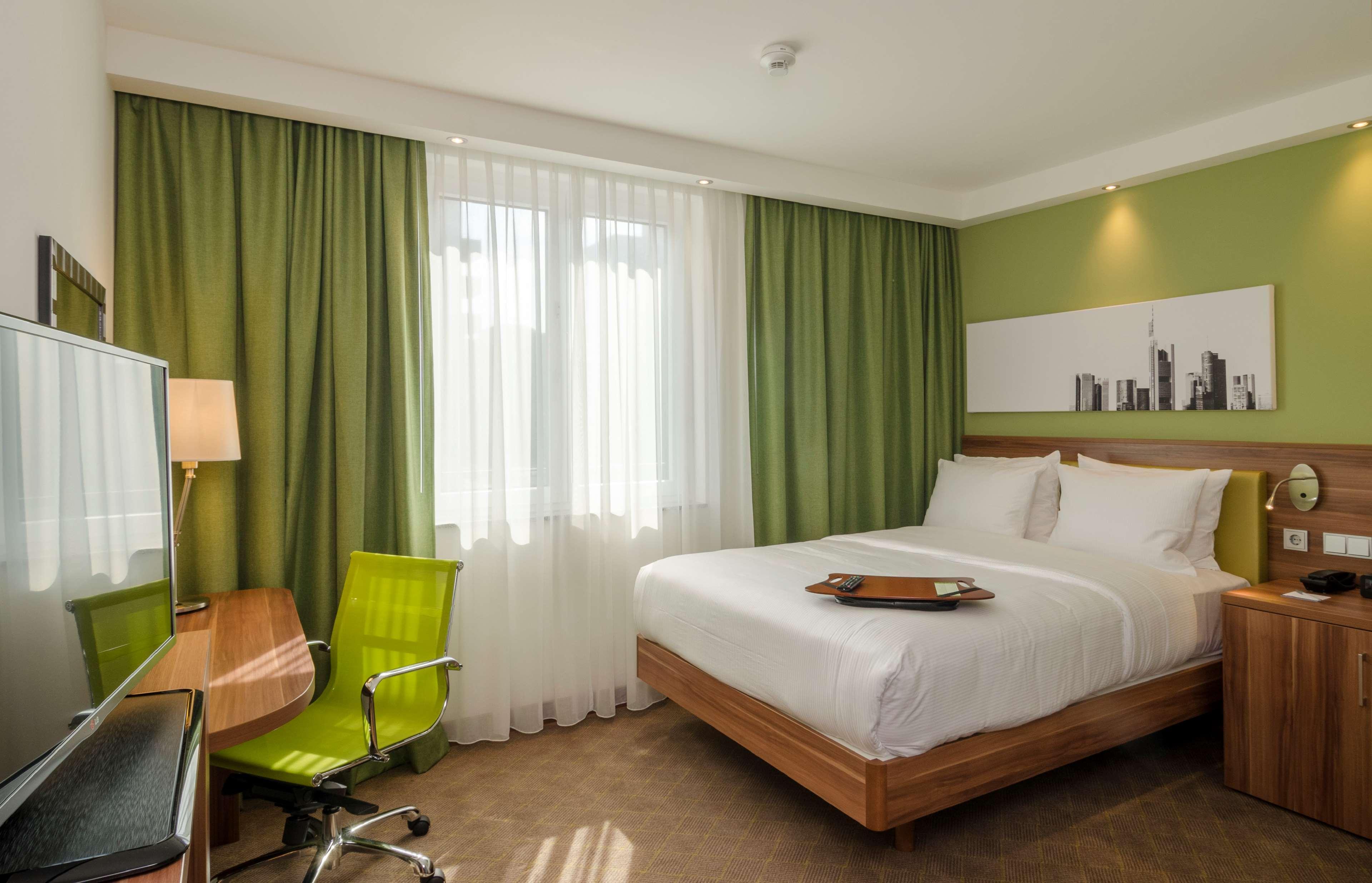 Hotel Hampton By Hilton Center 3*