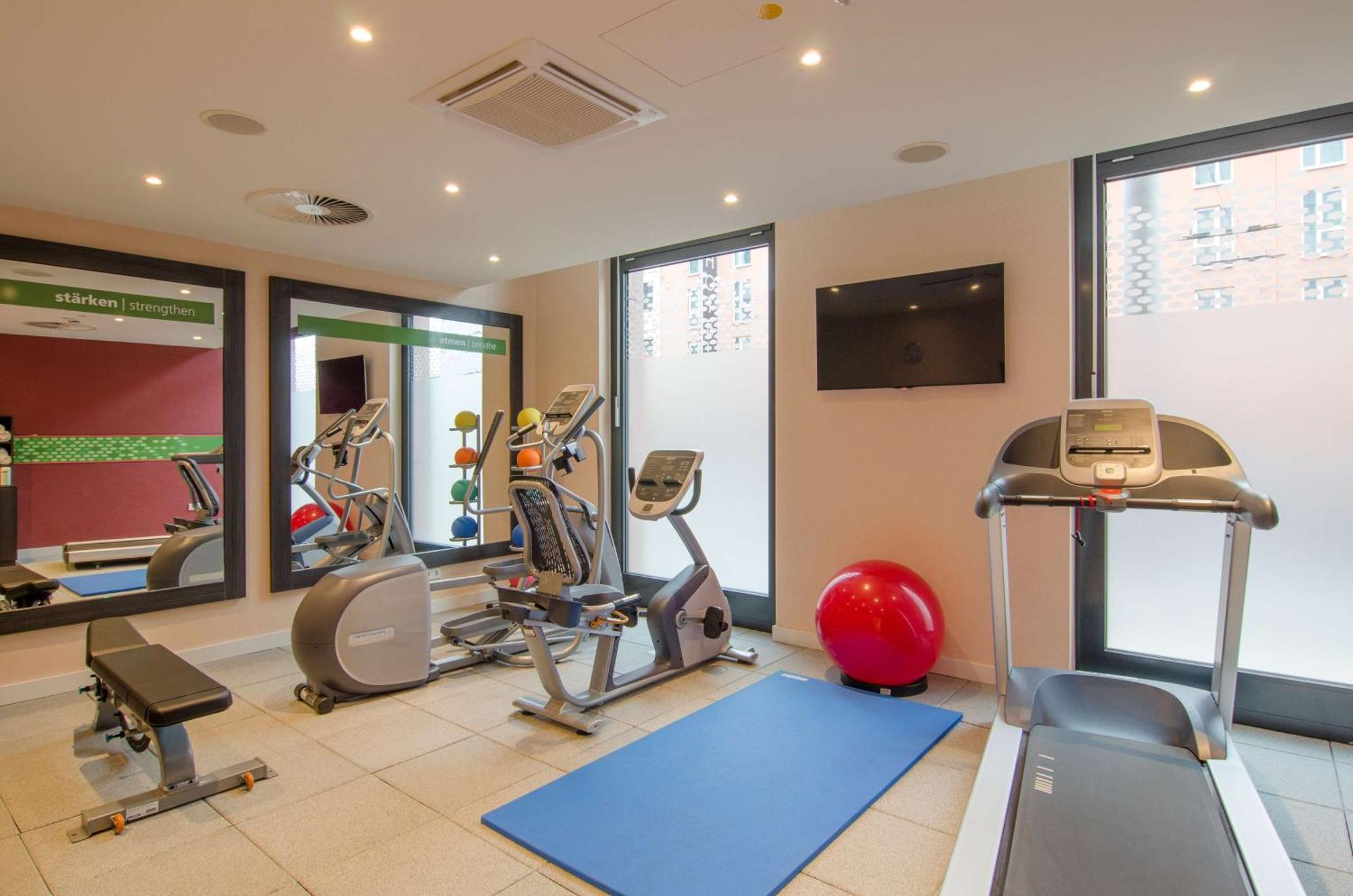 Hotel Hampton By Hilton Center 3*
