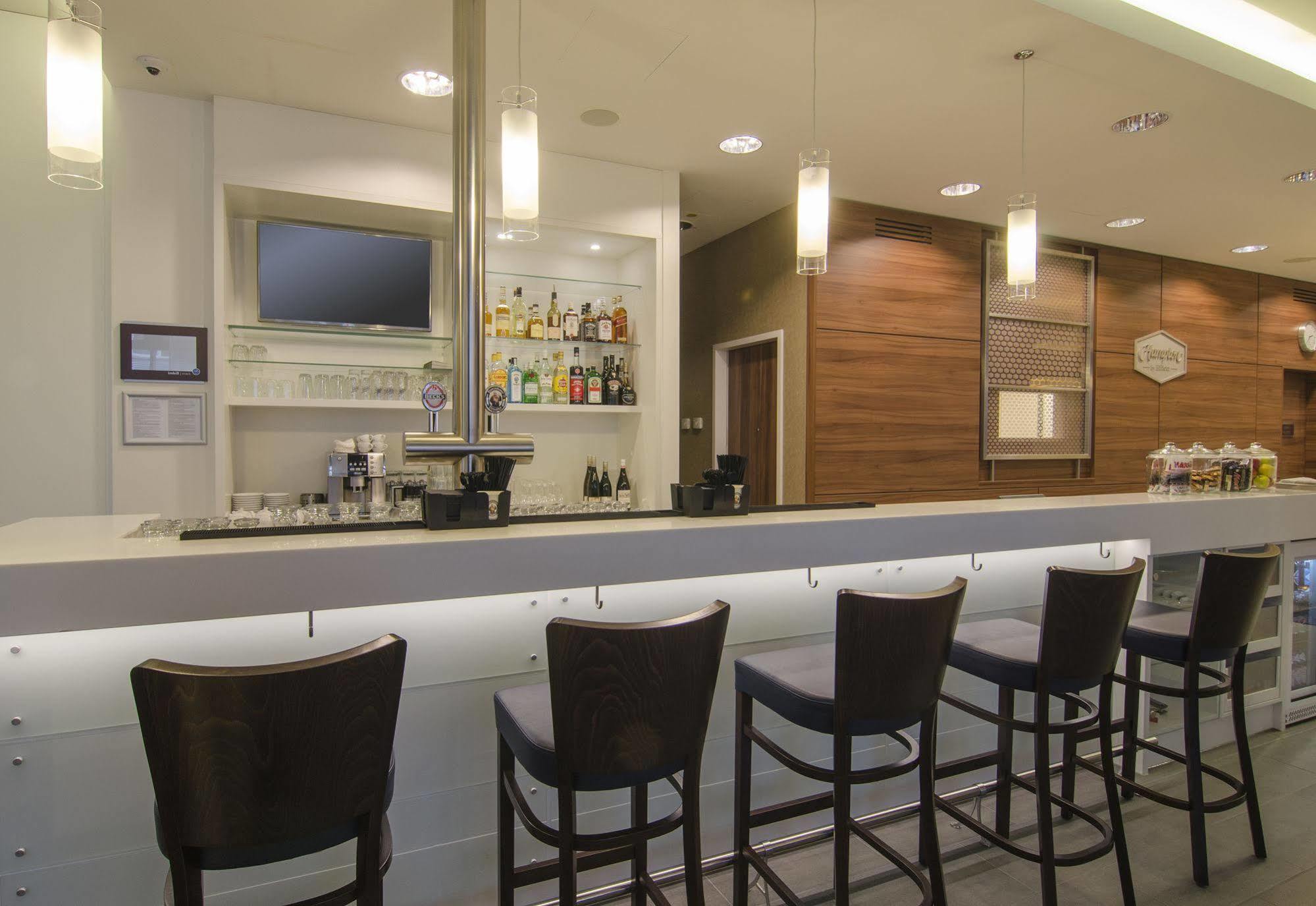Hotel Hampton By Hilton Center 3*
